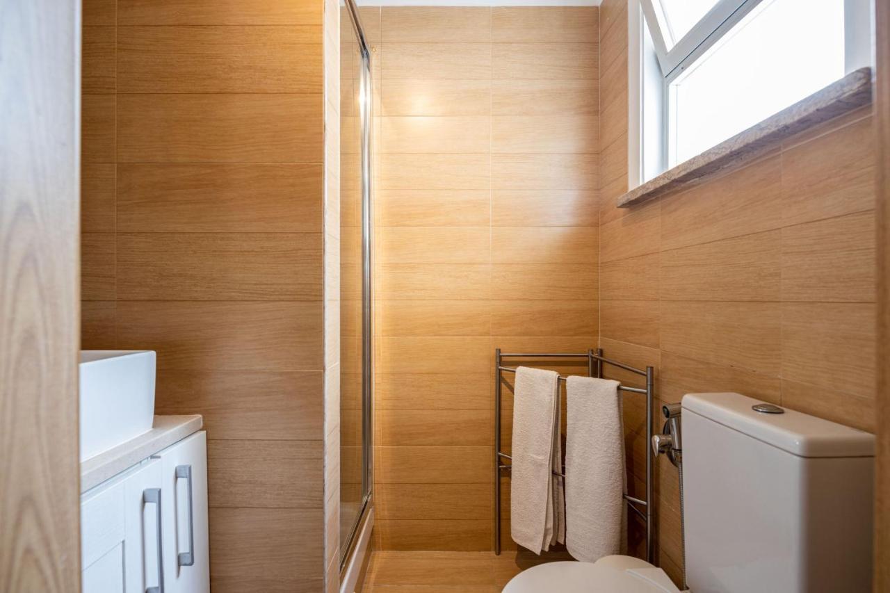 Lapa 3Bdr Duplex W/ Balcony By Lovelystay リスボン エクステリア 写真