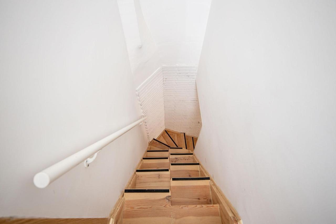 Lapa 3Bdr Duplex W/ Balcony By Lovelystay リスボン エクステリア 写真